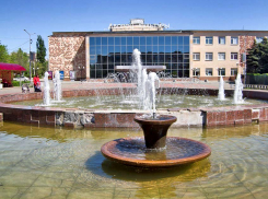 В Камышине на концерт ко Дню Победы сегодня, 8 мая, попадут персоны с пригласительными, но через день, 10 мая, смогут прийти все желающие - вход будет свободным