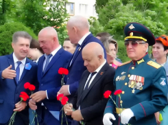 В день рождения легендарного земляка  камышан, летчика-аса Алексея Маресьева в городе прошли митинг и марш - как обычно