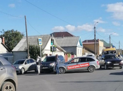 Камышане показали кадры нового ДТП на «заколдованном» перекрестке Базарова - Гагарина