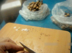 Сотрудники исполнительной колонии в Камышине изъяли конфеты с запрещенной начинкой