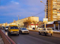 Полицейские Камышина решили выйти в преддверии праздников к пешеходным переходам пообщаться с горожанами