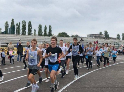 В Камышине 300 атлетов разных возрастов пробежали «Кросс нации»