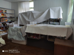 В Камышине прорвало разморозившиеся из-за отключения отопления трубы в здании бывшего профилактория ХБК