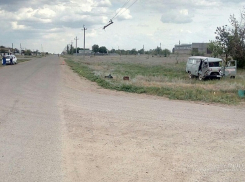 В Быково Волгоградской области «скорая» врезалась в ЛЭП и перевернулась, пострадавшие в больнице