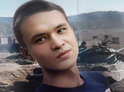 Родные и друзья проводили в последний путь 21-летнего мобилизованного волгоградца, погибшего при выполнении боевого приказа