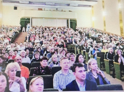 Глава Камышина рассыпался в комплиментах Дворцу «Текстильщик», но был ли сам мэр на восхитившем его концерте - неизвестно