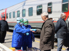 На перрон к поезду «Москва - Камышин» отправили фельдшеров с градусниками и полицию