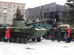 Откуда взялась бронетехника у ДК «Текстильщик» в Камышине?