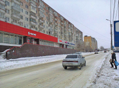 В многоэтажке Камышина в 5-м микрорайоне долго терпели поставки недогретой воды от КамышинТеплоЭнерго, а теперь обратились в Арбитражный суд