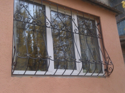 Камышане в соцсетях запустили «страшилку», что грабители бьют окна на третьем городке