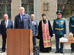 Спикер Камышинской городской думы Владимир Пономарев выступил с трибуны на плацу