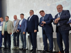 На медиафоруме наградили мэров, отстегивающих деньги на газеты: окажись среди них глава Камышина Станислав Зинченко - его бы надо было завалить подарками!