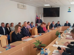 На сайте Камышинской городской думы появился релиз об очередном заседании депутатов, из которого ничего не ясно