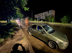 Маму с младшим школьником и дошкольницей сбили в Камышине на улице Базарова в Международный день защиты детей