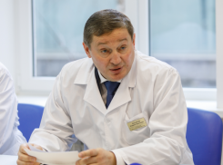 Губернатор Андрей Бочаров предсказал новую волну заражений COVID из-за отпускников