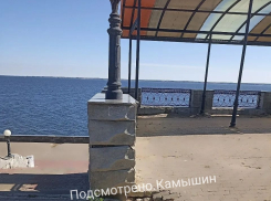 Ну, это «треш»: камышане недоумевают, почему нельзя как следует содержать в порядке хотя бы центральную набережную