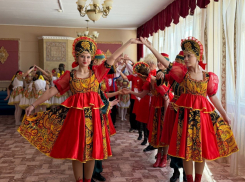 В Камышине устроили флешмоб по поводу открытия Года единства народов России