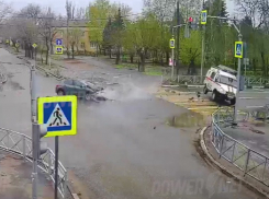 Перевернулась машина спасателей: видео жуткого ДТП в Волжском,- «Блокнот Волгограда» (ВИДЕО)