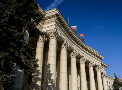 Волгоградским чиновникам и депутатам прибывший в Волгоград Медведев неожиданно «привез» выходной