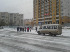 Камышинские чиновники прозрели: они будут заправлять песком противогололедную технику заранее