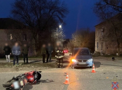 В Камышине «не поделили» дорогу мотоцикл и иномарка