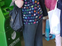 Волгоградских врача и банкира «на раз» обвели вокруг пальца телефонные мошенники