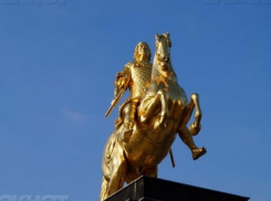 Перед выборами президента «Блокнот Волжского» рассказал читателям поучительную историю о золотых конях Батыя с рубиновыми глазами