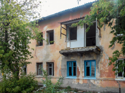 В Камышине взят курс на ликвидацию и расселение всех аварийных домов - правда, пока этот курс на бумаге