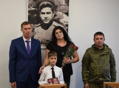 В Камышине родным погибших героев СВО передали государственные награды бойцов