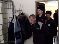 В соцсетях камышане распространили информацию, что подозреваемый в похищении школьницы арестованный Сергей Вихлянцев попал в больницу