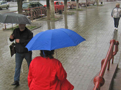 Предштормовой ветер и гроза накроют Волгоградскую область