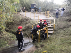 В селе Антиповка Камышинского района юнармейцы помогли «дышать» роднику