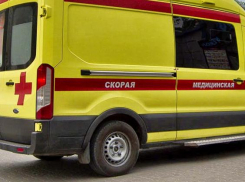В ЦГБ Камышина с проникающим ранением грудной клетки привезли 27- летнего парня...
