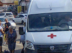В Камышине трехлетняя девочка упала из окна квартиры на первом этаже