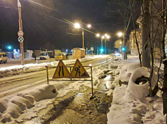 Из одной неприятной крайности в другую - по улицам Камышина из-за потепления потекли ручьи