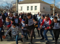В Камышине под громкую музыку формируется команда второго старта «Блинного» забега