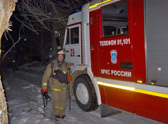 В Камышине на улице Кабардинской кто-то сжег сразу 3 мусорных контейнера