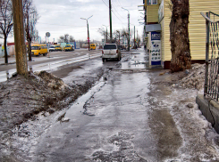 В Камышине кто-нибудь думает посыпать улицы, ведь убиться на льду можно! - камышанка