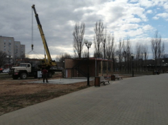 На набережной Камышинки в парке «Топольки» началось строительство кафе