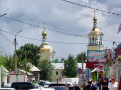 Надо полиции и властям что-то делать с отрезком улицы у центрального рынка, это какая-то опасная «каша» из машин и людей, - камышанка