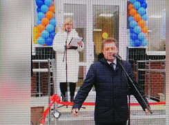 Глава Камышина Станислав Зинченко с чувством выступил у «биржи», обращаясь то ли к безработным, то ли к тем, кто должен им работу искать