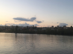 Камышане опубликовали удивительный снимок облака-самолета, сформировавшегося над Камышином в День рождения летчика-аса Алексея Маресьева