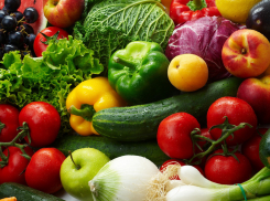 За покупками свежих овощей и фруктов камышане перебрались с рынка в маркеты