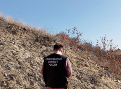 Следователи устанавливают детали жуткой смерти девочки-пятиклассницы, которую сегодня, 6 октября, завалило в песчаном овраге в Камышинском районе