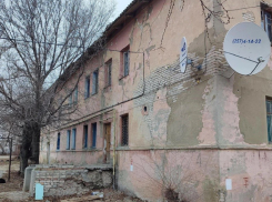 В Камышине продают дом для разборки на стройматериалы?