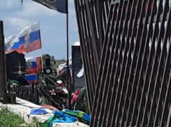 Конфликт родственников героев СВО, случившийся на воинском участке муниципального кладбища в Камышине, все-таки выплеснулся на российский уровень 