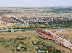 По каким обновленным дорогам вскоре поедут на юг в том числе камышане, говорили на совещании у губернатора после облета объектов