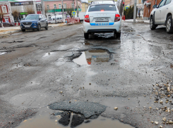 Сосредоточиться на дорогах распорядился на совещании губернатор Андрей Бочаров сегодня, 16 марта