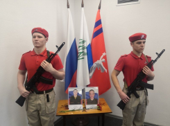 Родные камышан Евгения Павлова и Павла Осипенко, погибших в СВО, со слезами и гордостью приняли ордена бойцов