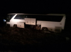 «Блокнот Волгограда»: Автобус Волгоград-Краснодар вылетел в кювет